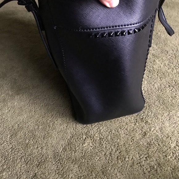 Guess black tote! - Picture 3 of 5